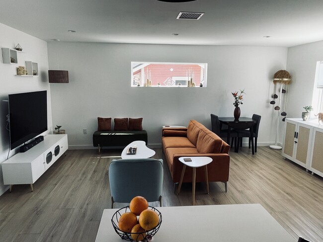 Building Photo - 5323 Templeton St