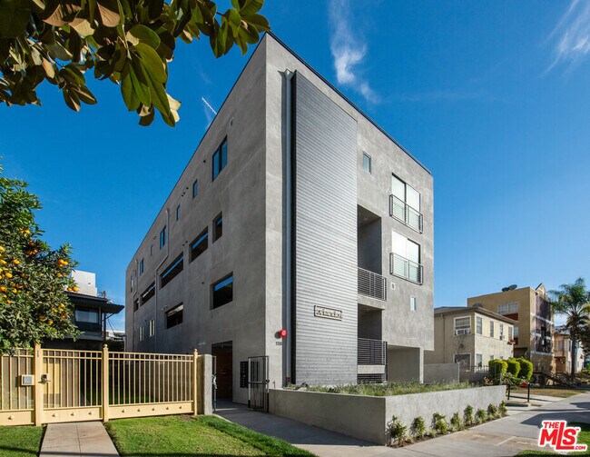 Photo - 118 Orlando Ave Unit 202