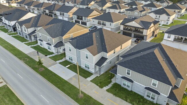 Photo - Sign a lease now and get one month’s rent ... Unit 2