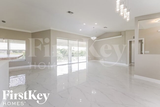 Photo - 530 NE 15th Terrace