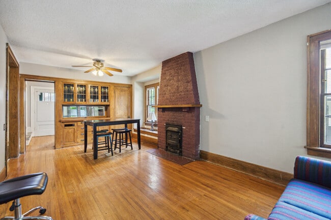 Photo - 1512 Hague Ave