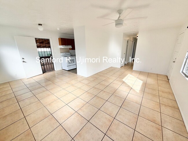 Building Photo - Kahuailani St (3 bed/1.5 bath/2 prkg)