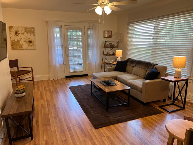 Building Photo - 1364 Teall Ave Unit 4