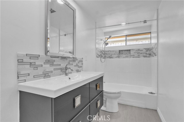 Photo - 16433 Kingsbury St
