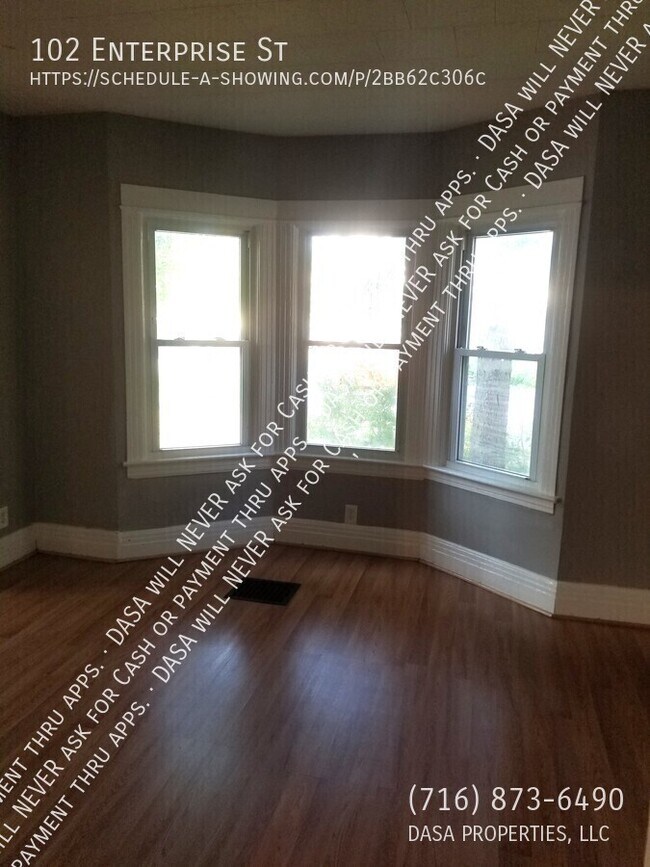 Photo - 102 Enterprise St