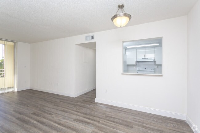 International Club Apartments