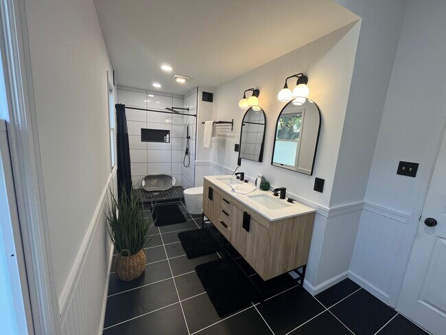 Photo - 3823 Jocelyn Dr