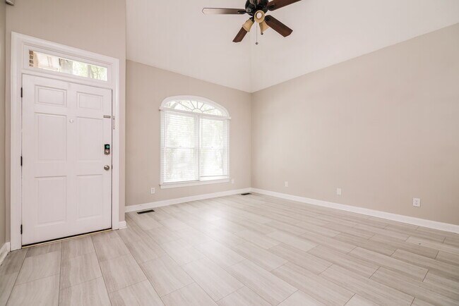 Photo - 407 Westminster Dr