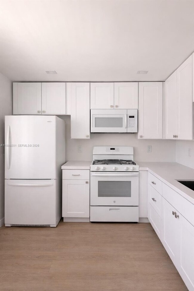 Building Photo - 218 NE 12th Ave Unit 302