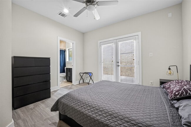 Photo - 4104 Marina St