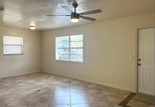 Photo - 2656 Lime St