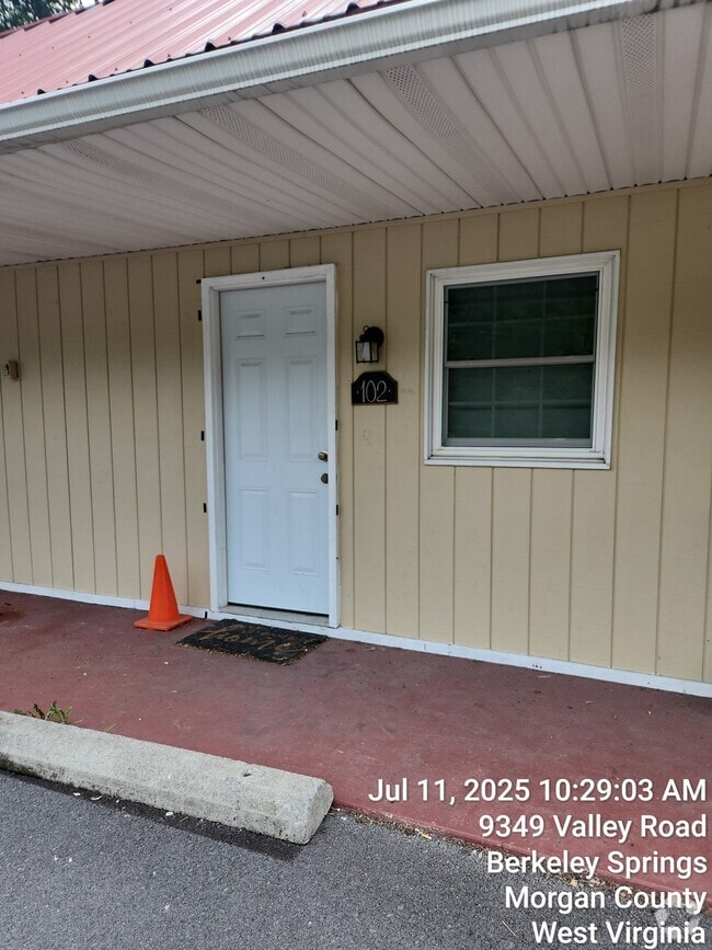 Building Photo - 9349 Valley Rd Rental