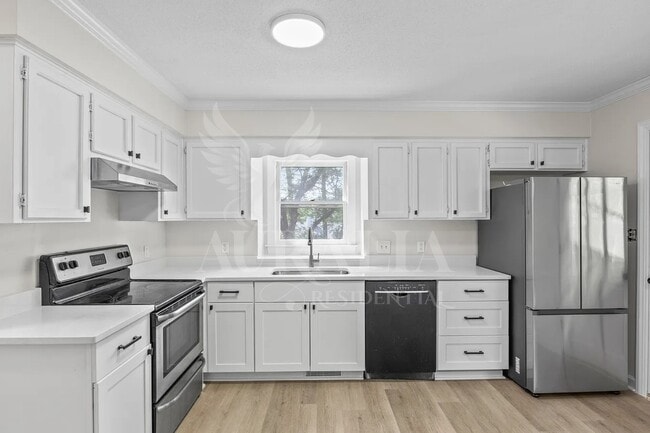 623 Elmwood Ct
