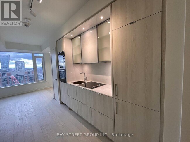 Photo - 11 Yorkville Ave Unit 1814