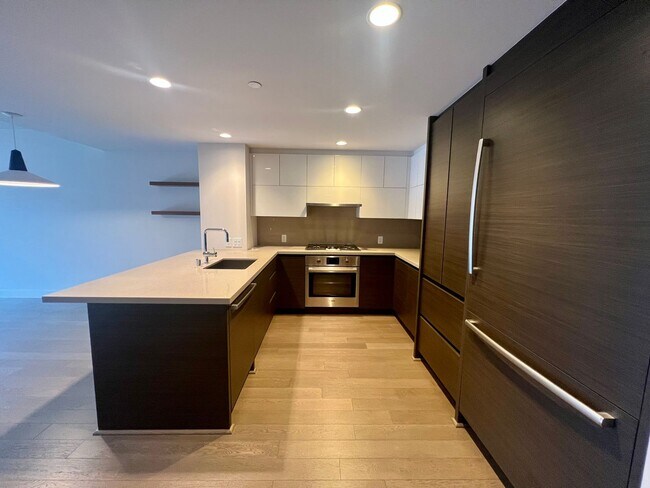 583 Battery St Unit 203N