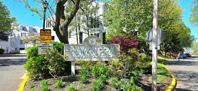 Building Photo - 804 Spinnaker Ct