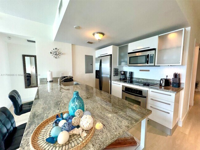 Photo - 185 SW 7th St