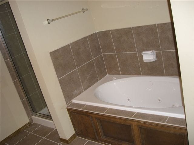 Photo - 3 bed, 2 bath, 2 car garage home in Yukon!