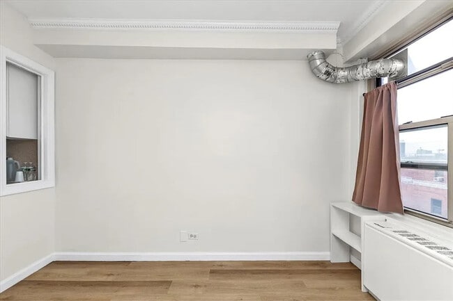 Photo - 10740 Queens Blvd