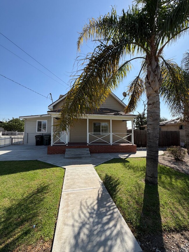 114 N 12th Ave Unit Front House