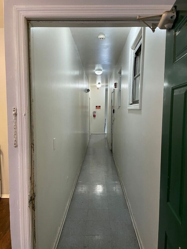 Photo - 3.. 2... 1 >> Three Beds , and One Bath