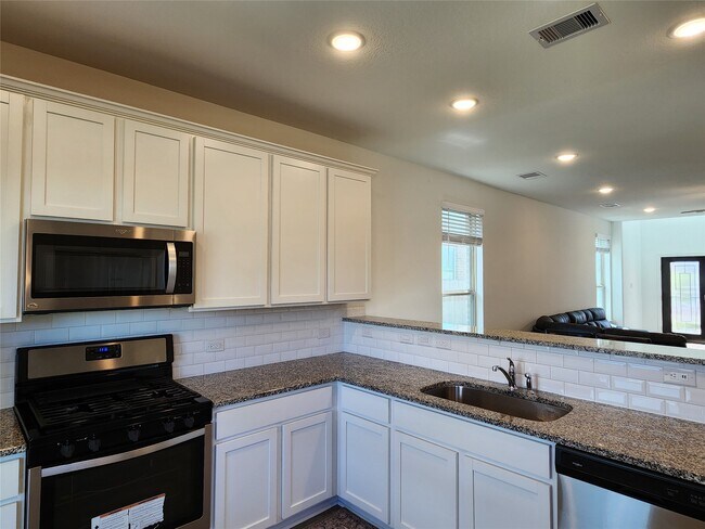 Photo - 31322 Whitfield Ct