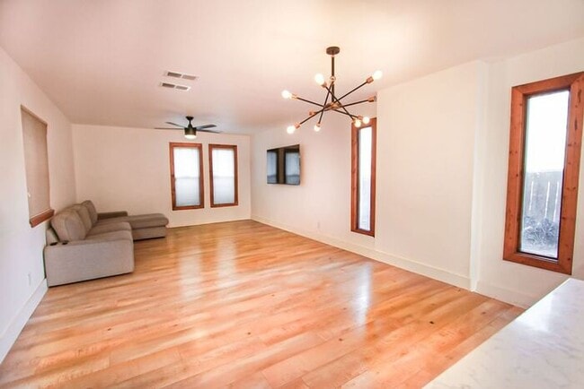 Photo - Modern 3 Bed Home for Rent in Riverside CA 92507 Garage Available