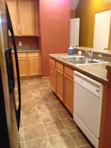 Photo - 15556 Empress Ave N