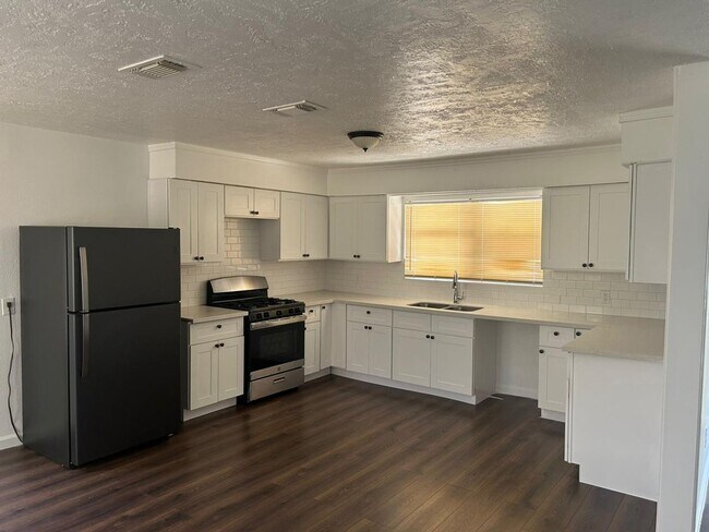 Photo - 153 Walnut Dr