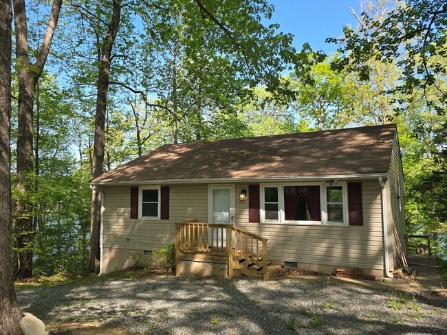 Building Photo - 6308 Lakeshore Dr