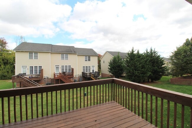 Photo - 3 Bedroom townhome with basement!