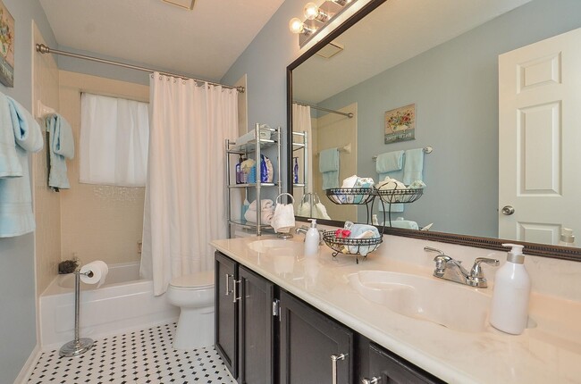 Building Photo - 7607 Plum Tree Forest Cir