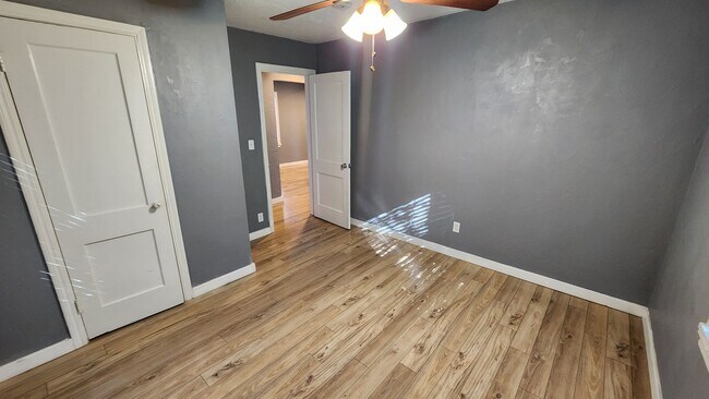 Photo - Beautiful 2 bedroom house with granite and...