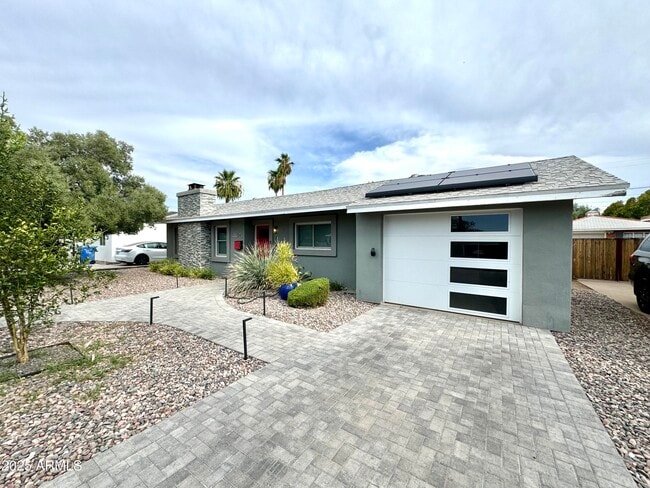 Photo - 1241 E Cambridge Ave