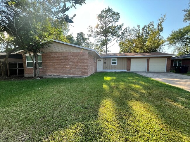 Building Photo - 14410 Castlereagh Dr Rental
