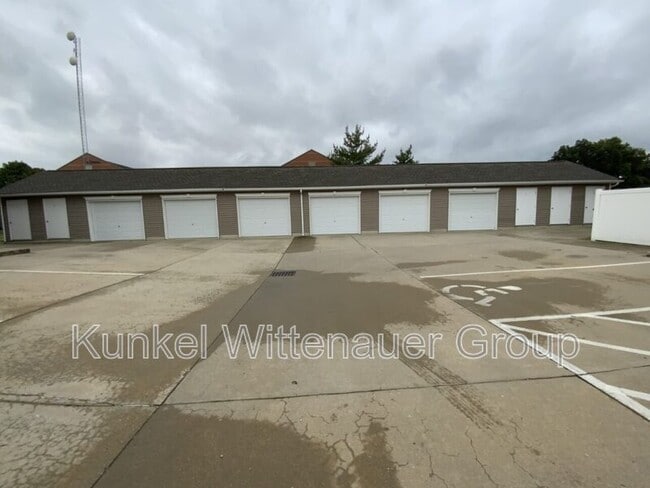 Photo - 704 Fountain View Dr