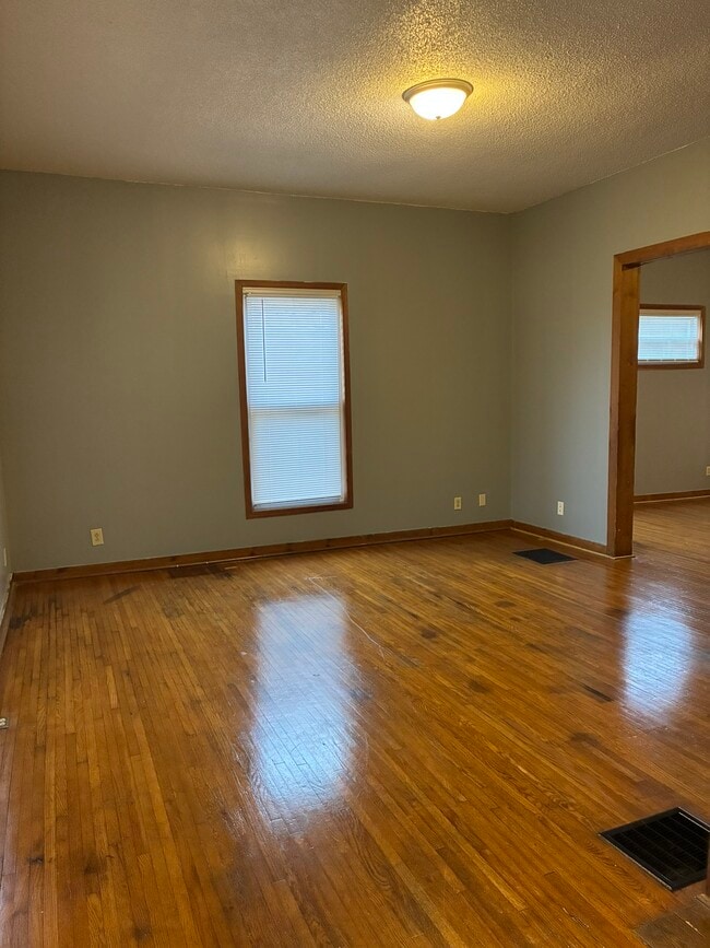 Family Room - 418 S 17th St