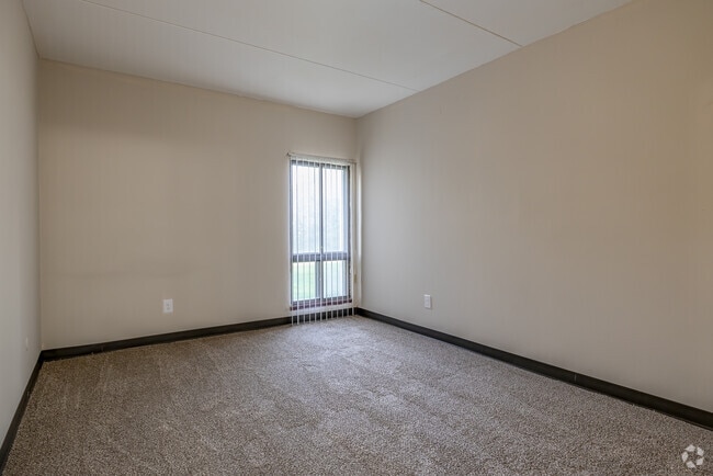 2BR, 1BA - 1,050SF - Primary Bedroom