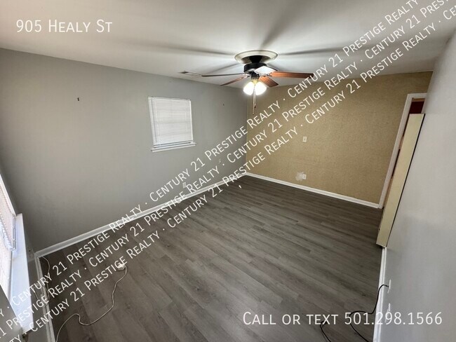 Photo - 905 Healy St