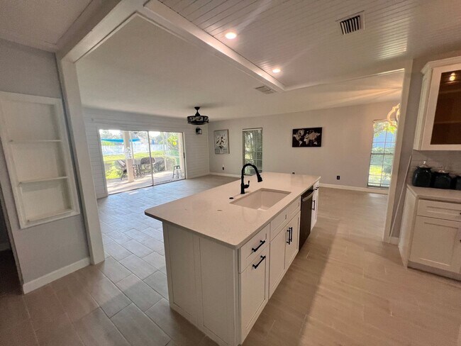 4 Antigua Cir