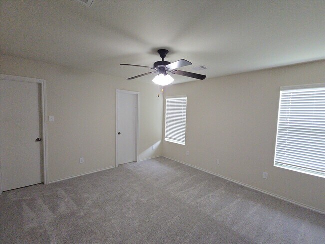 Photo - 810 Lightningbug Ln