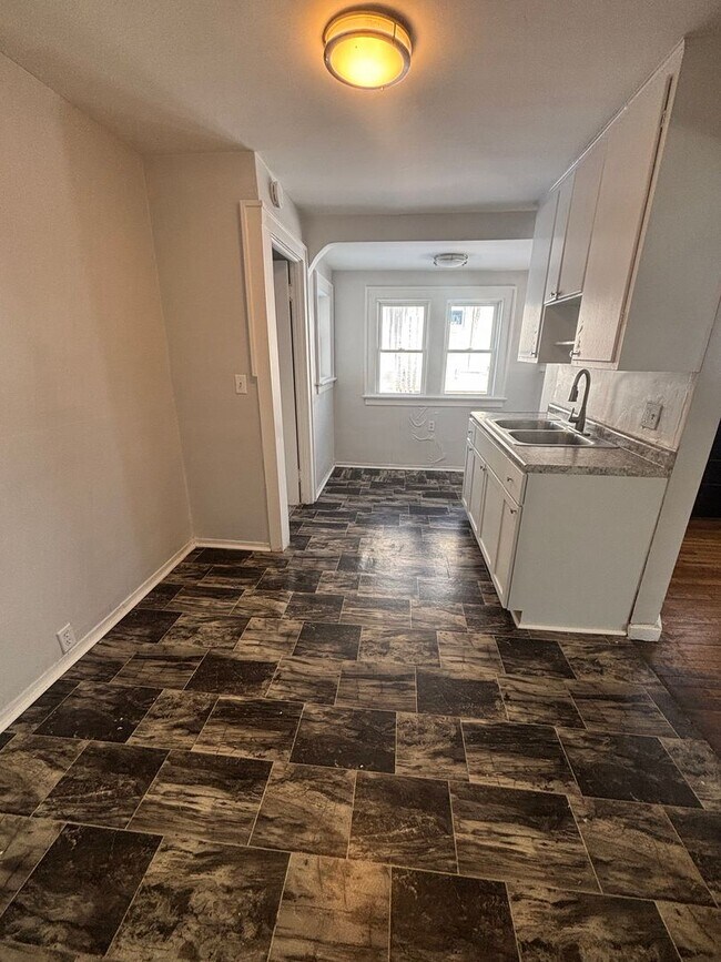 Photo - 3bd Single Voucher Only