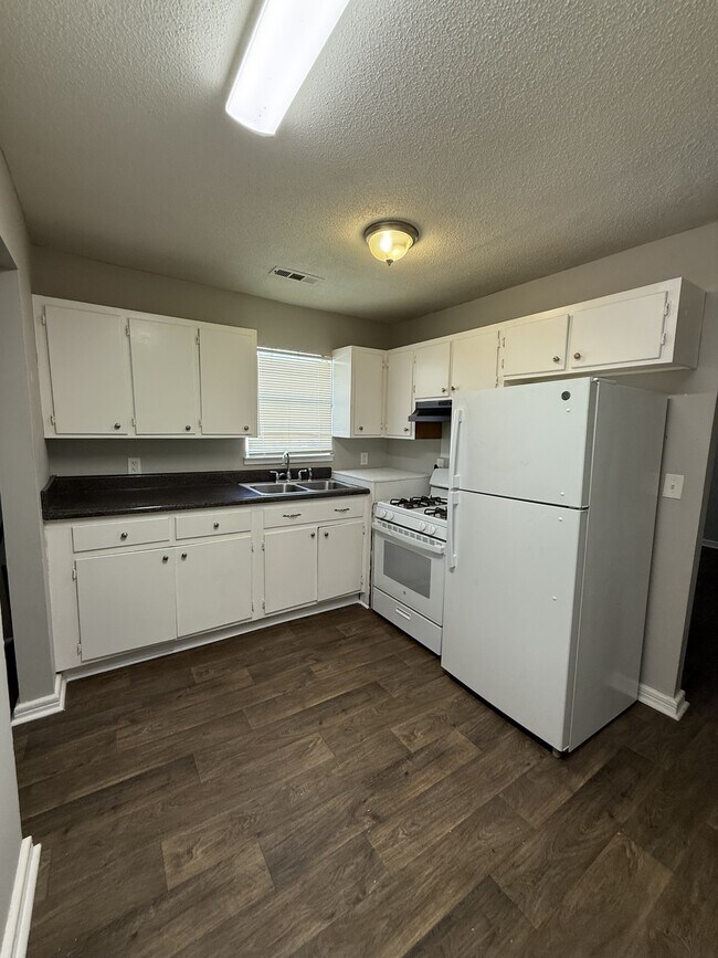 Photo - 3729 Maple Ave SW