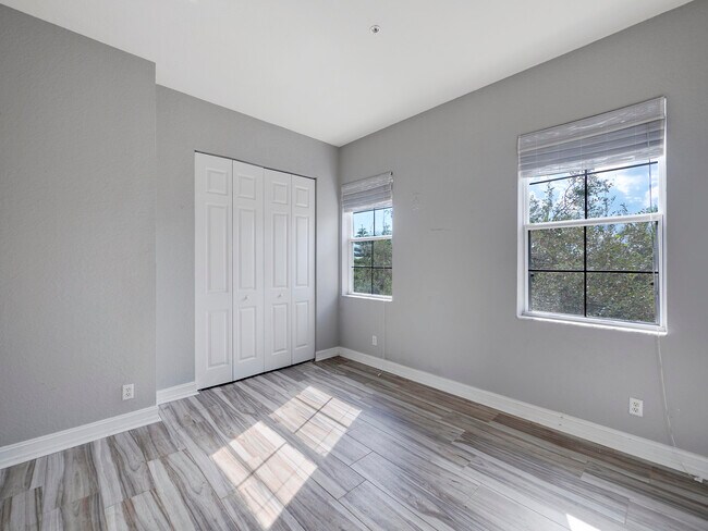 Photo - 615 N St