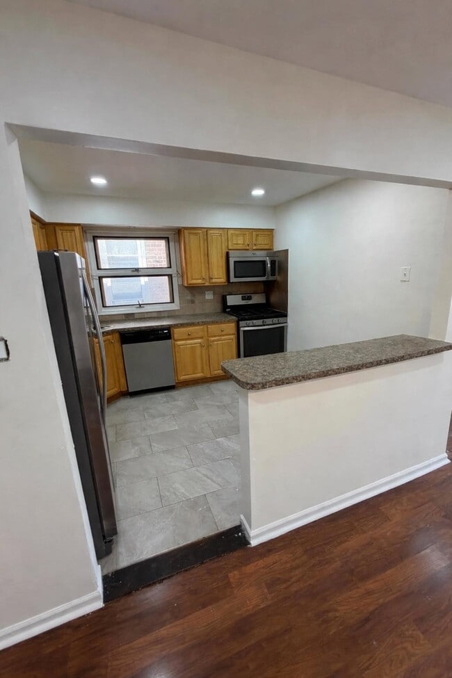 Photo - 293 Avenue C