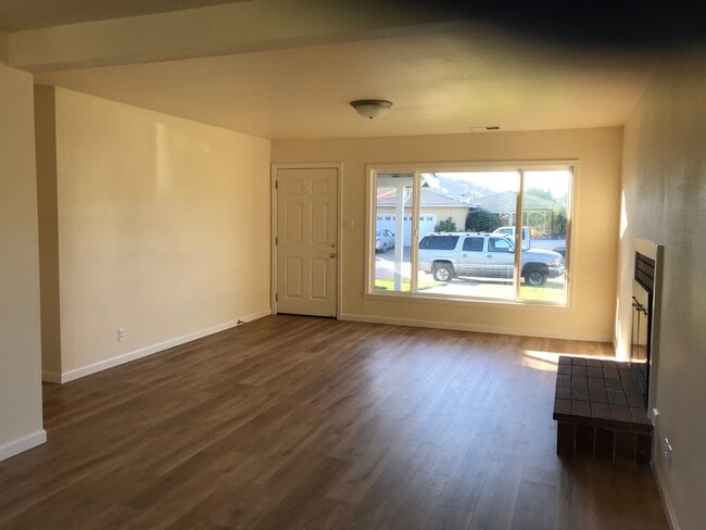 Building Photo - 20 Cadiz Ct. Rental