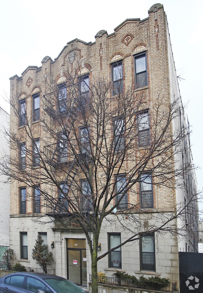 Photo - Landau Apartments