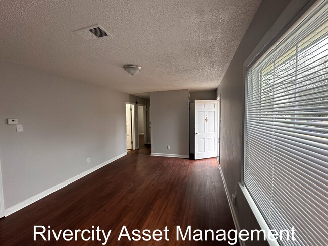 Photo - 1696 Russwood Rd