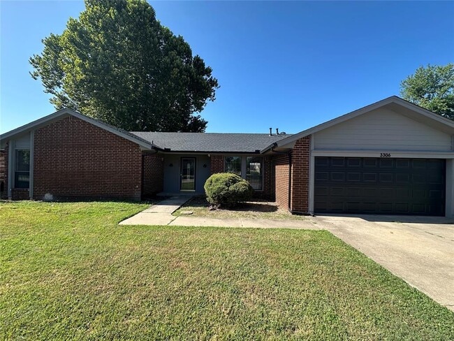 Building Photo - 3306 Rambling Oaks Dr Rental