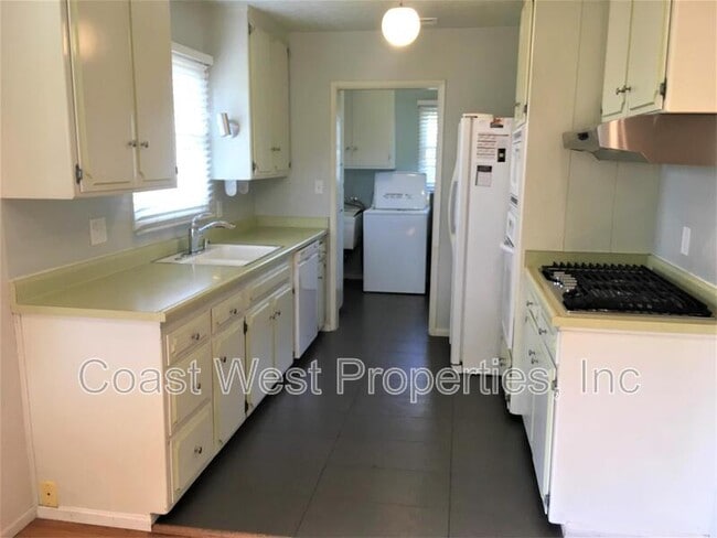 Photo - 4727 Glacier Ave